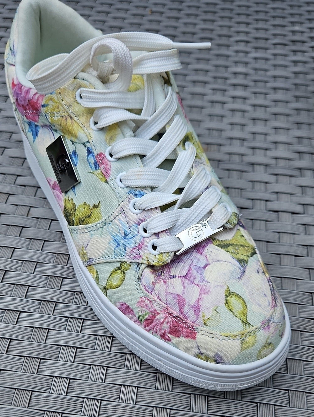 Guess Floral Low-Top Sneakers in White  Pink, Yellow and Green Accents Size 10M